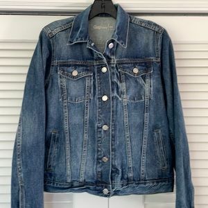 GAP women’s denim jacket — excellent condition!